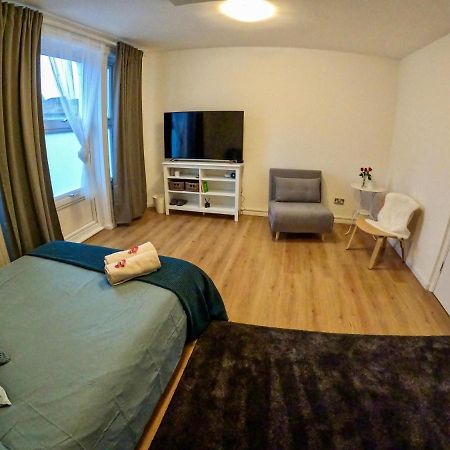 Lovely One Bedroom Flat In The Heart Of Londra Exterior foto
