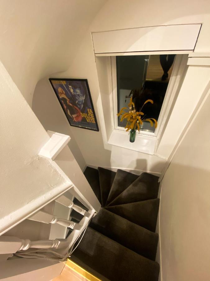 Lovely One Bedroom Flat In The Heart Of Londra Exterior foto