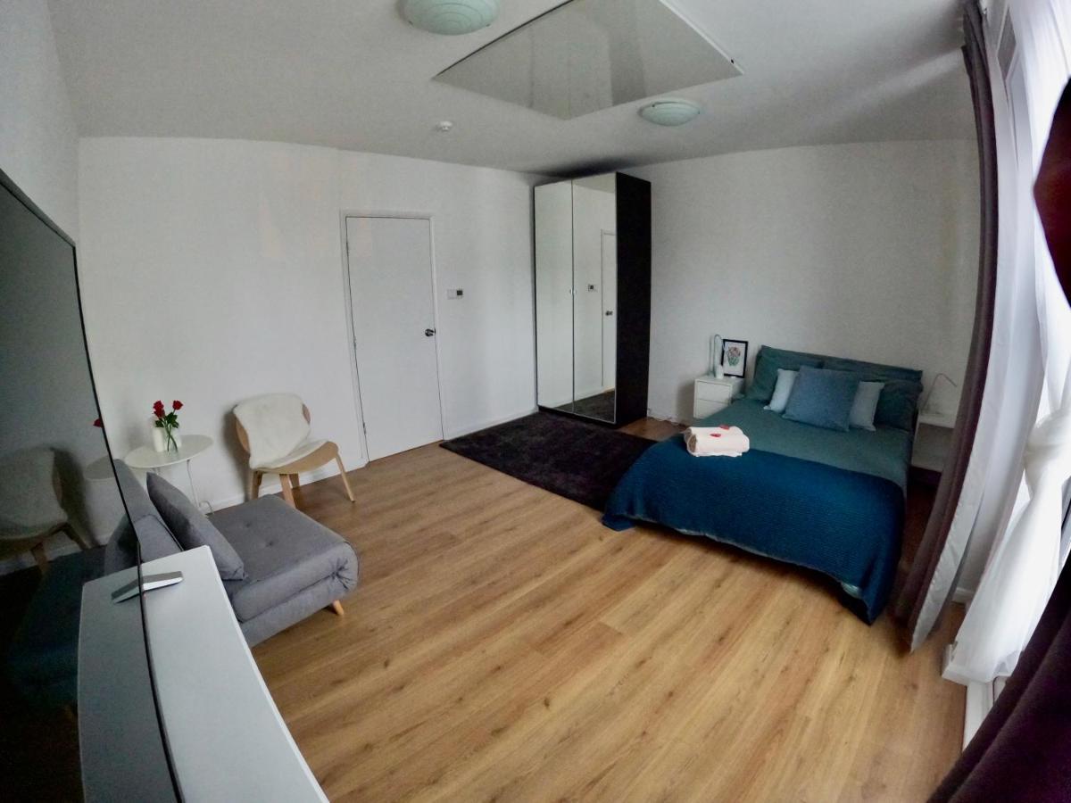 Lovely One Bedroom Flat In The Heart Of Londra Exterior foto