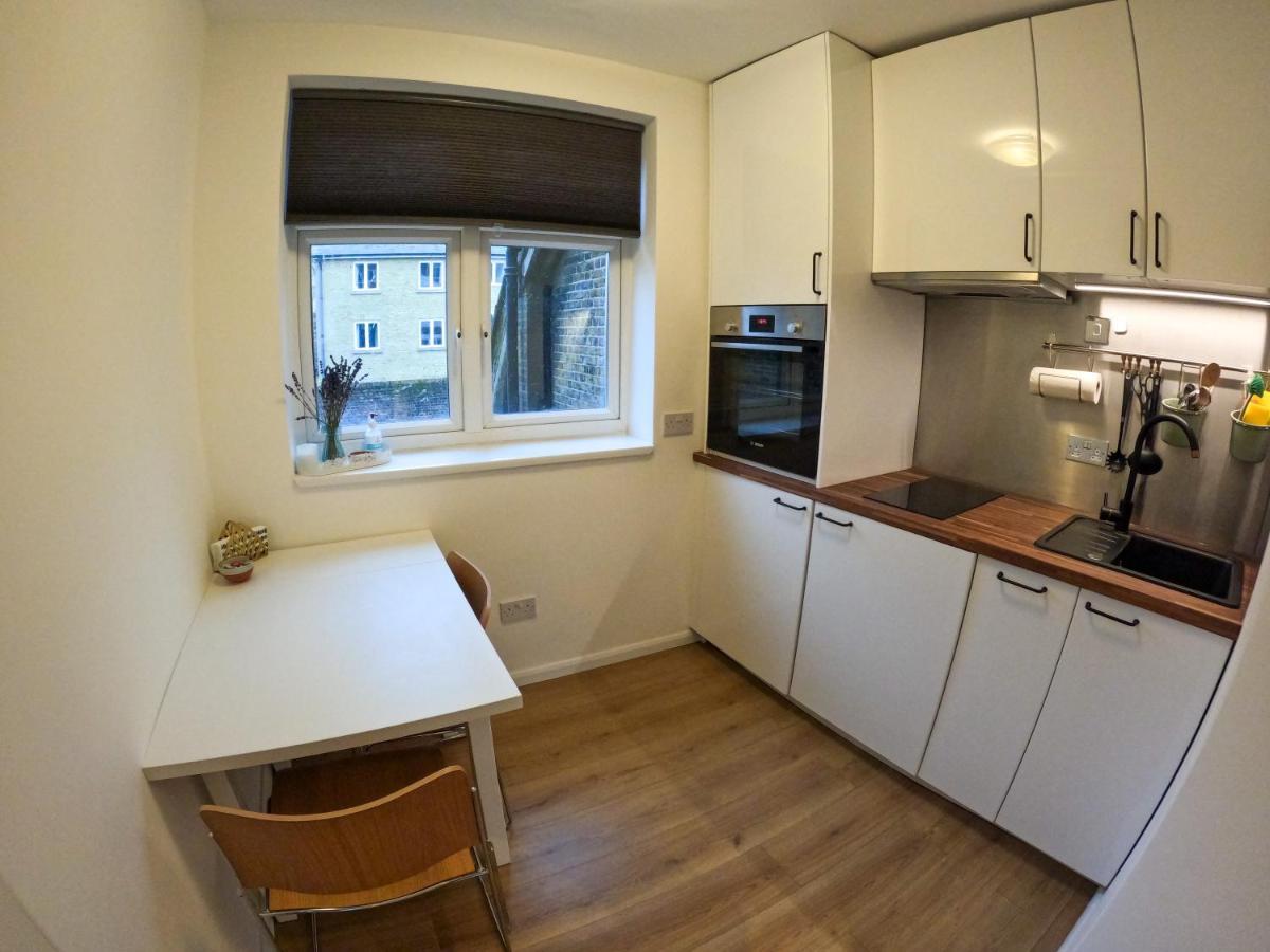Lovely One Bedroom Flat In The Heart Of Londra Exterior foto