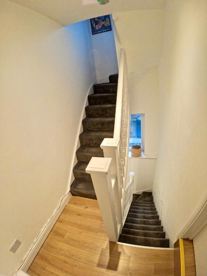 Lovely One Bedroom Flat In The Heart Of Londra Exterior foto